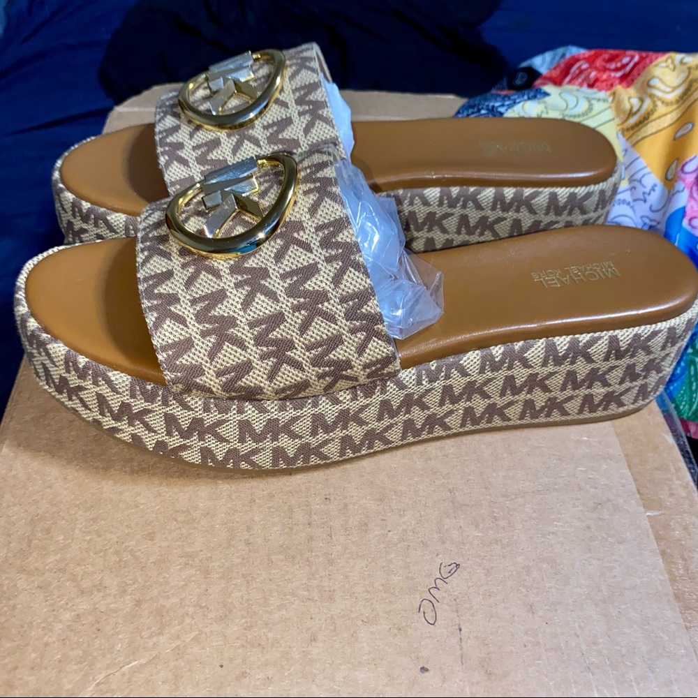 Mk sandals